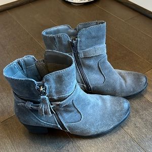 Earth Origins By Earth Gray Suede Ankle Bootie Style Name Tori Wms Size 7.5